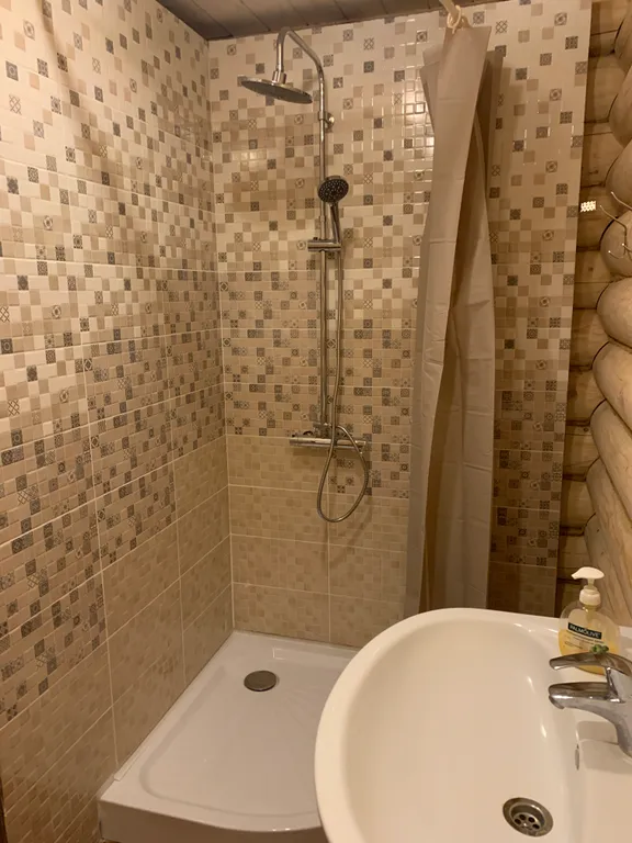 Дом семейный на озере в сосновом бору