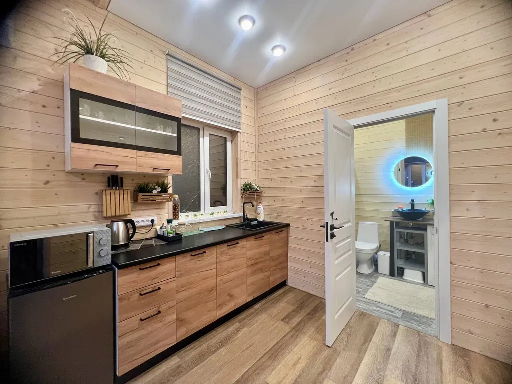 Стильный барн в соснах