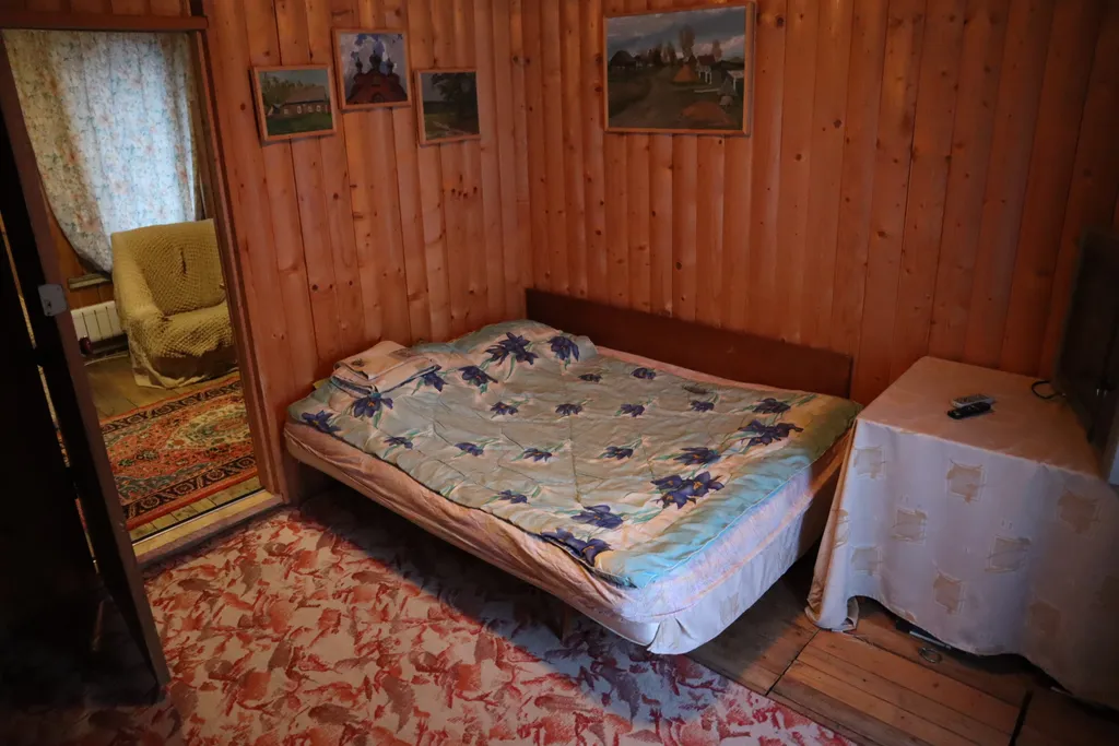 Двухэтажный дом на берегу Волги