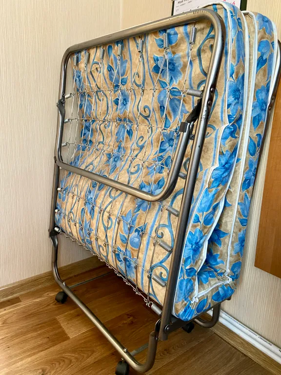 Дом с яблоневым садом на побережье