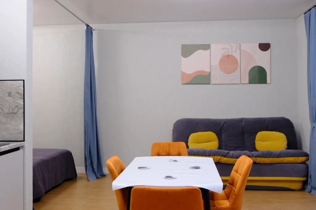 Студия с дизайнерским ремонтом