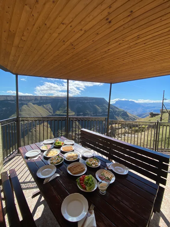 Дом с видом на водопад