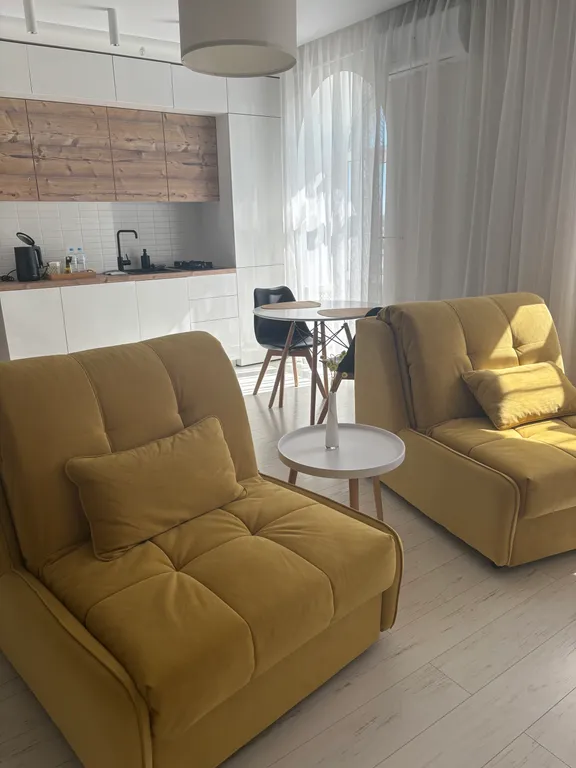 Светлая студия на берегу Волги в центре города