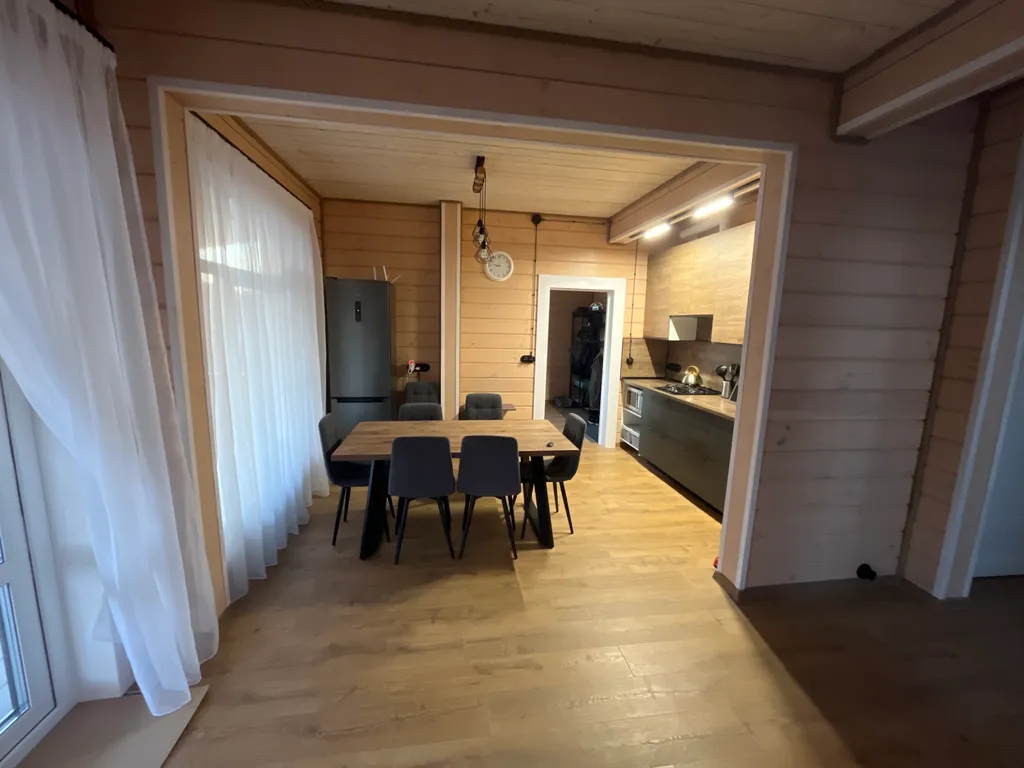 Дом на берегу Волжского водохранилища