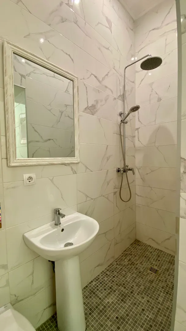 2nd bath shower