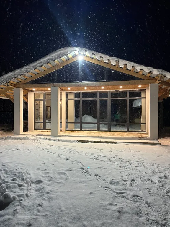 Уютный дом среди гор