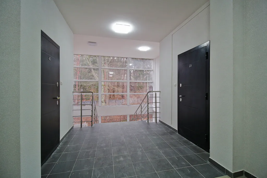 Студия с панорамными окнами в центре