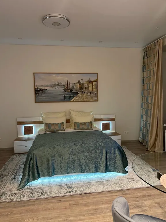 Студия с видом на храм и реку