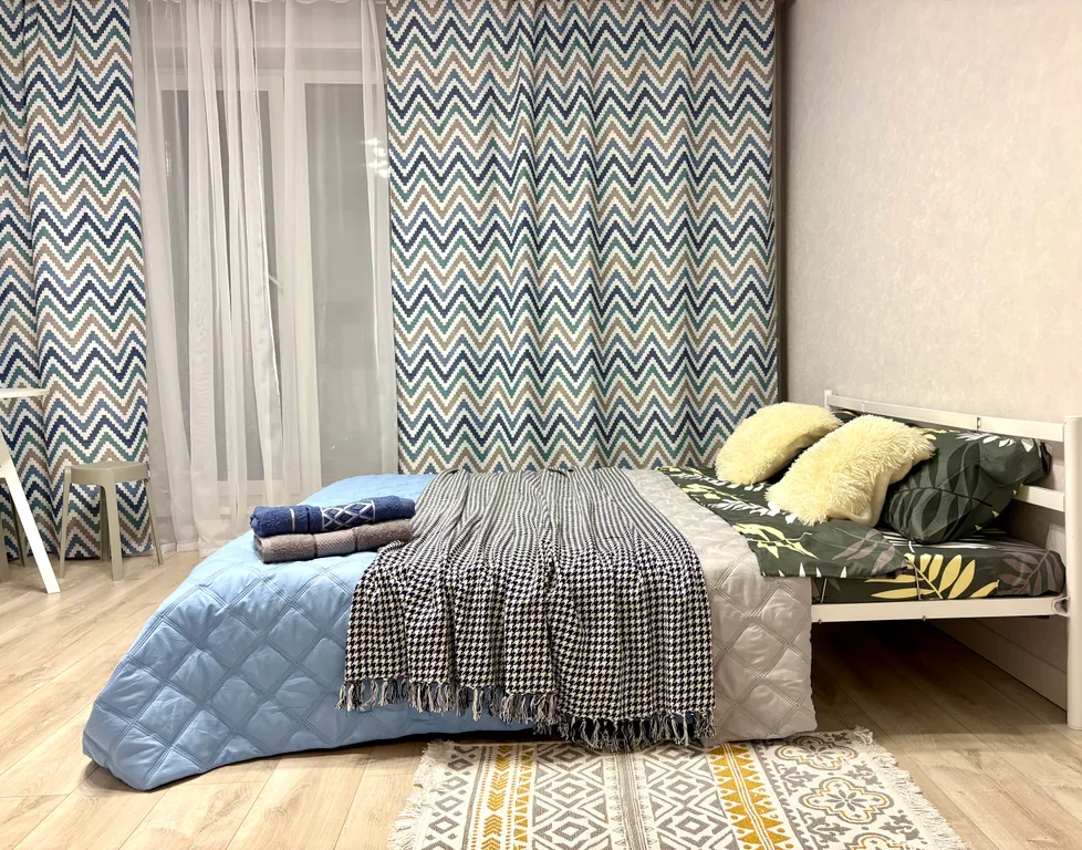 Квартира Светлая студия в новостройке на Южном с панорамными окнами — аренда посуточно в Каменск-Уральский