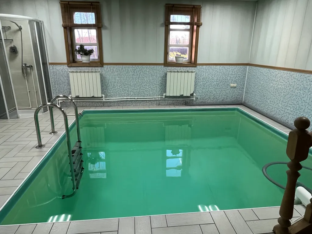 Коттедж в саду