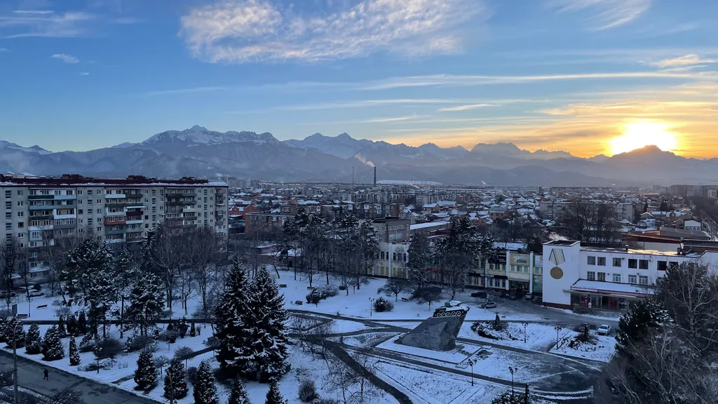 Уютная квартира с видом на город и горы