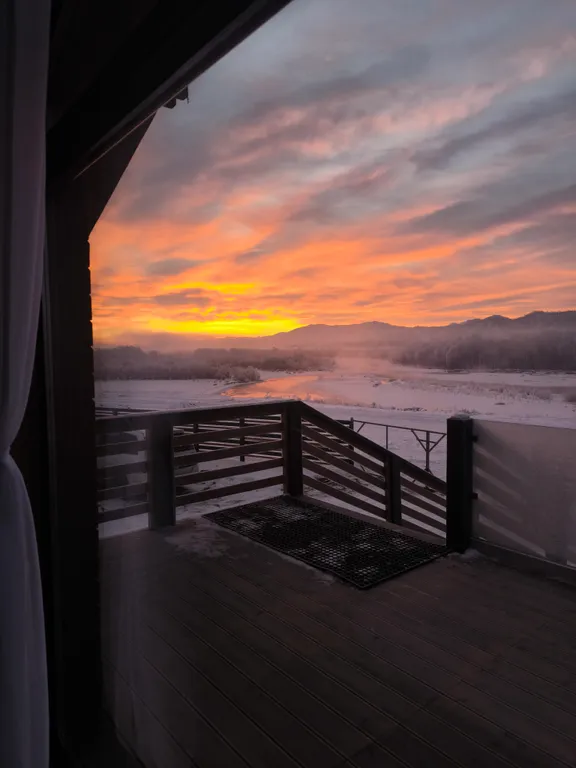 Современный 2-комнатный дом на слиянии рек Тихий берег