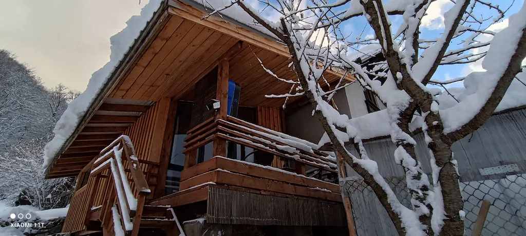 Домик в эко стиле с видом на горы