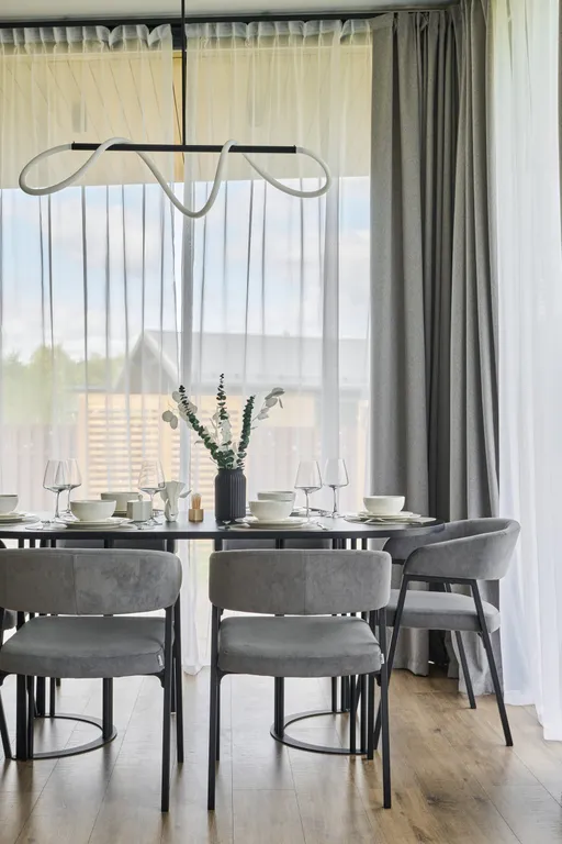 Просторный дом с сауной и камином в окружении леса и реки