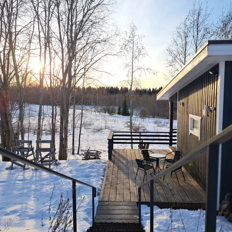 Уютный домик с видом на закат