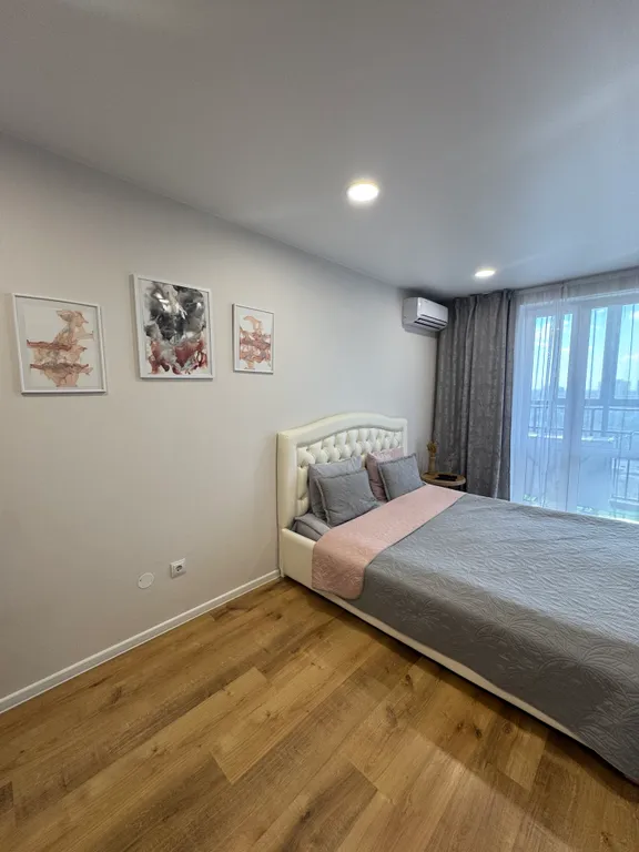 Потрясающая cтудия в центре с бaлконoм нa 14 этаже