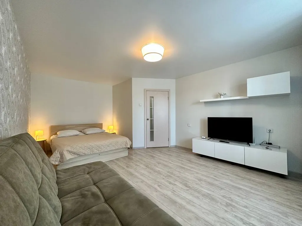 Стильные однокомнатные апартаменты рядом с лесом