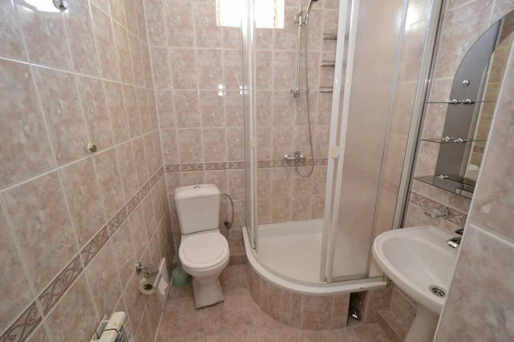 Квартира Квартира Трехместный номер в гостевом доме "Легенда" с бассейном. — Анапа