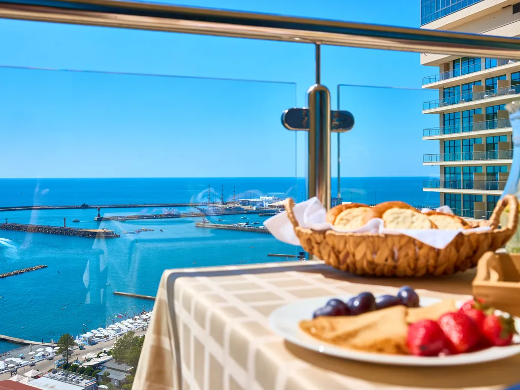 Брэвис Делюкс ЛаМар (3-х комнатные апартаменты) с панорамным видом на