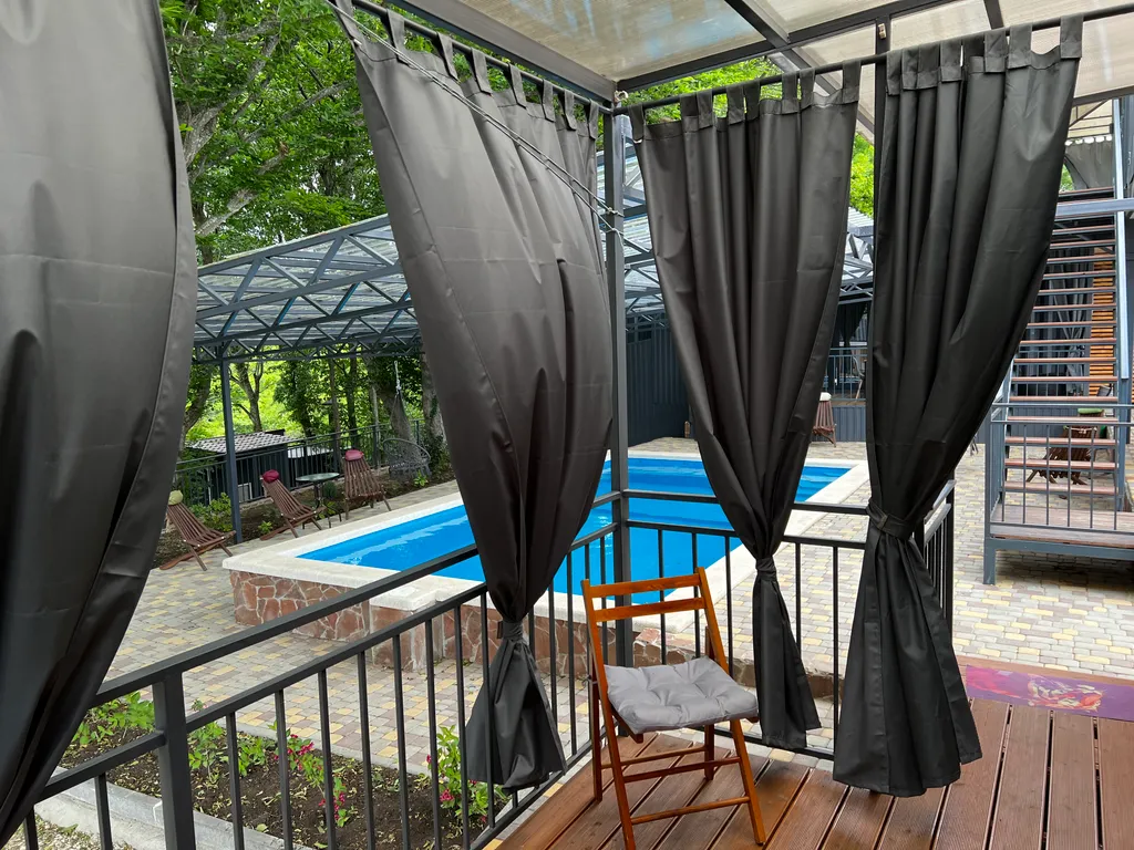 Домик в лесу у моря с верандой