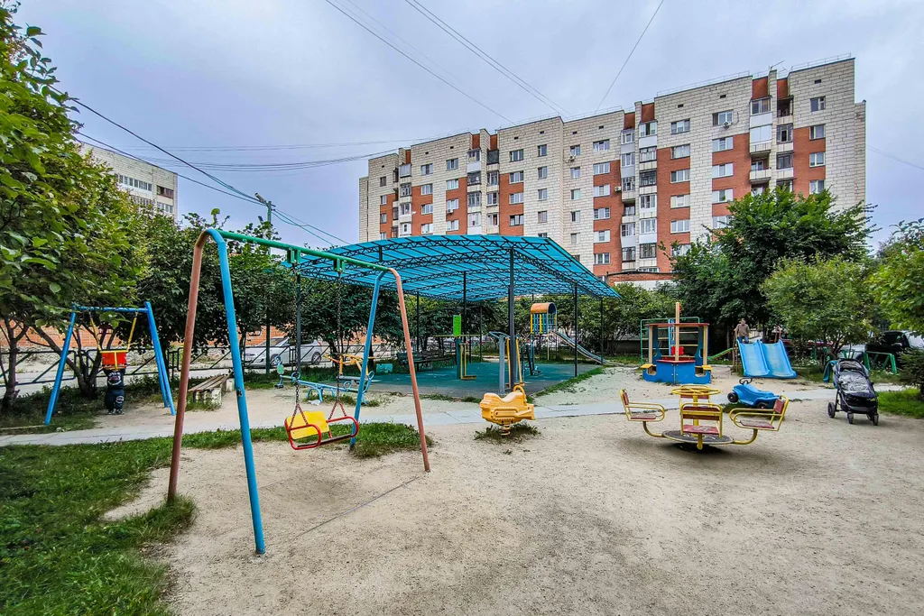 Уютная двухуровневая квартира с джакузи и аэрохоккем