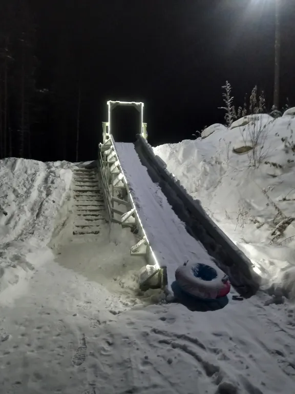 Уютный дом на берегу озера