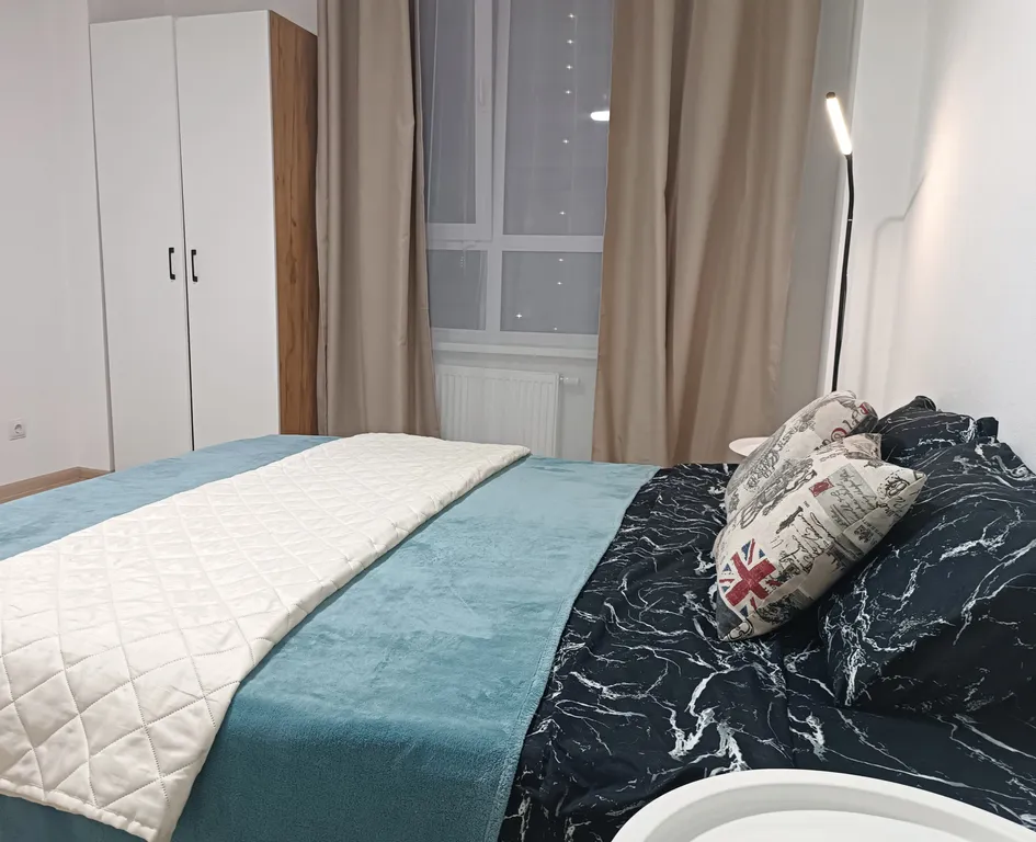 Двухкомнатная квартира возле озера и парка