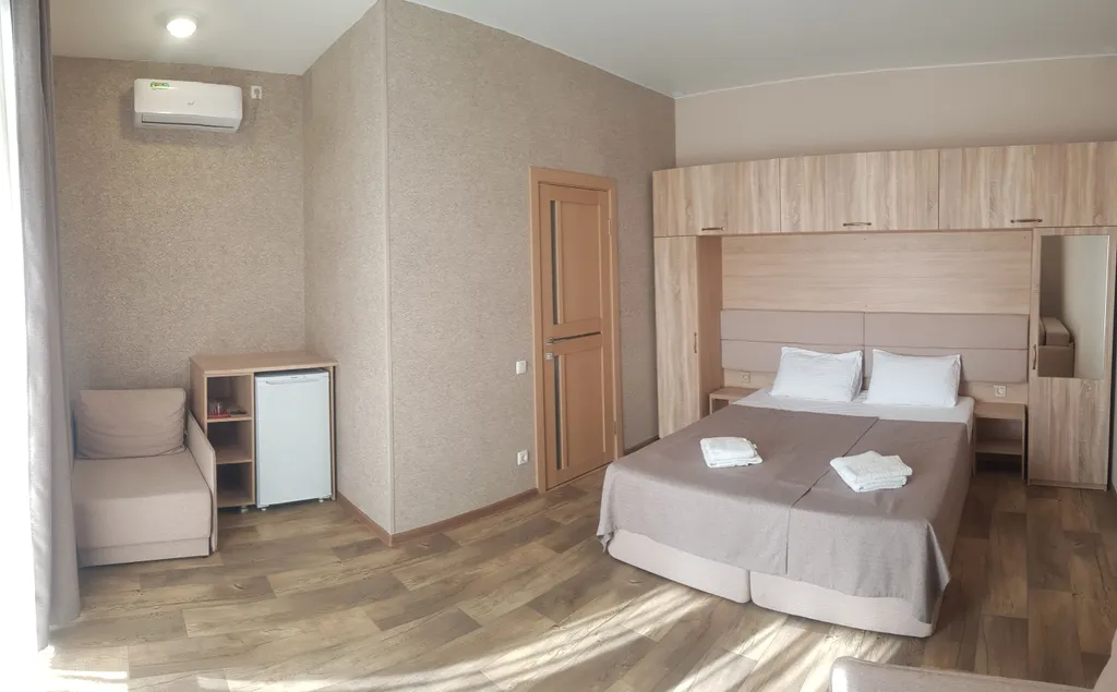 Номер семейный с боковой панорамой в первой линии азовского побережья