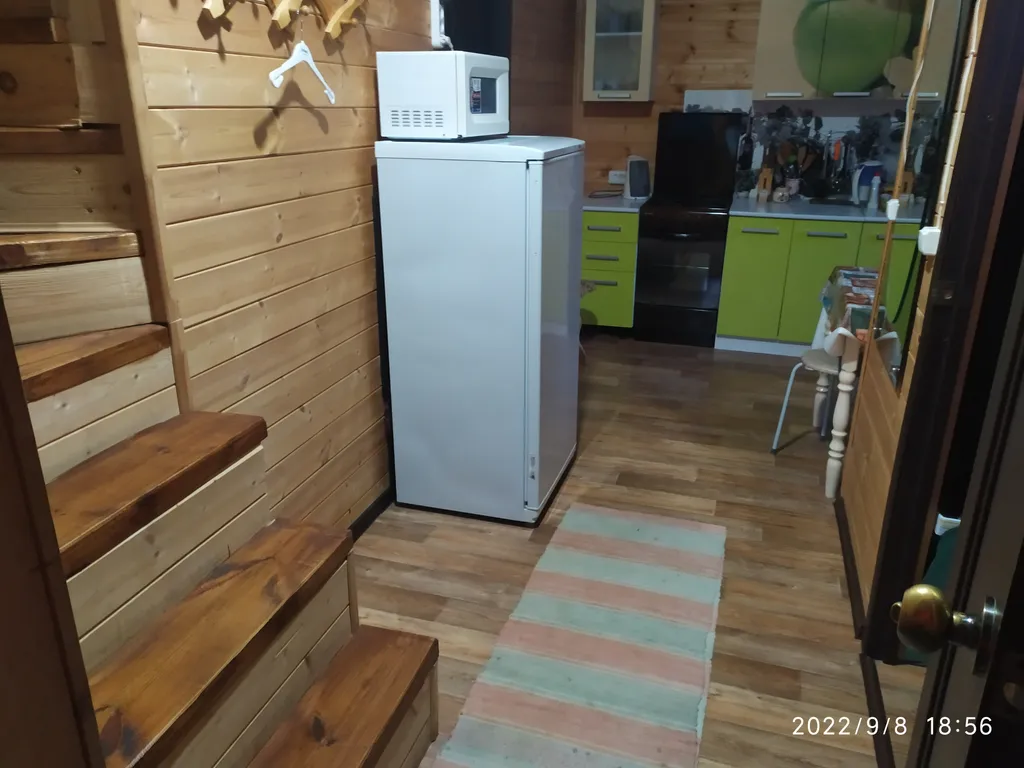 Дом рядом с озером и рекой