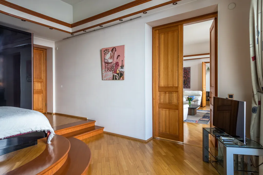 Двухуровневая квартира с видом на Неву по соседству с Эрмитажем