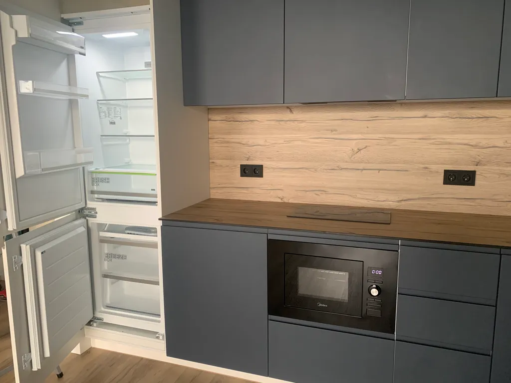 Элитная квартира с панорамным окнами витражами с видом на море