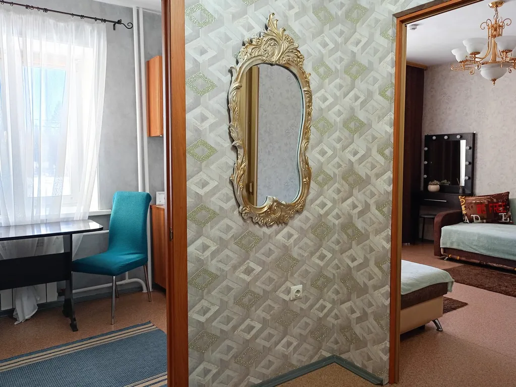 Квартира рядом с БАМиЖТ, Светофор и ЖД больницей