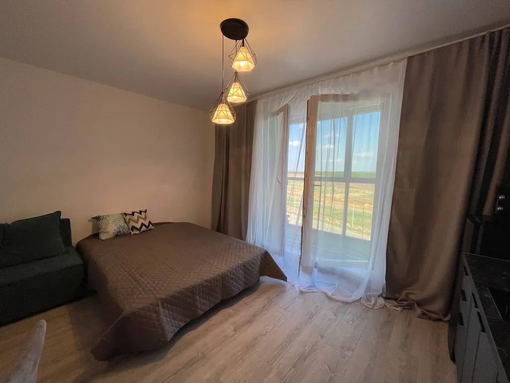 Уютная студия с видом на лес