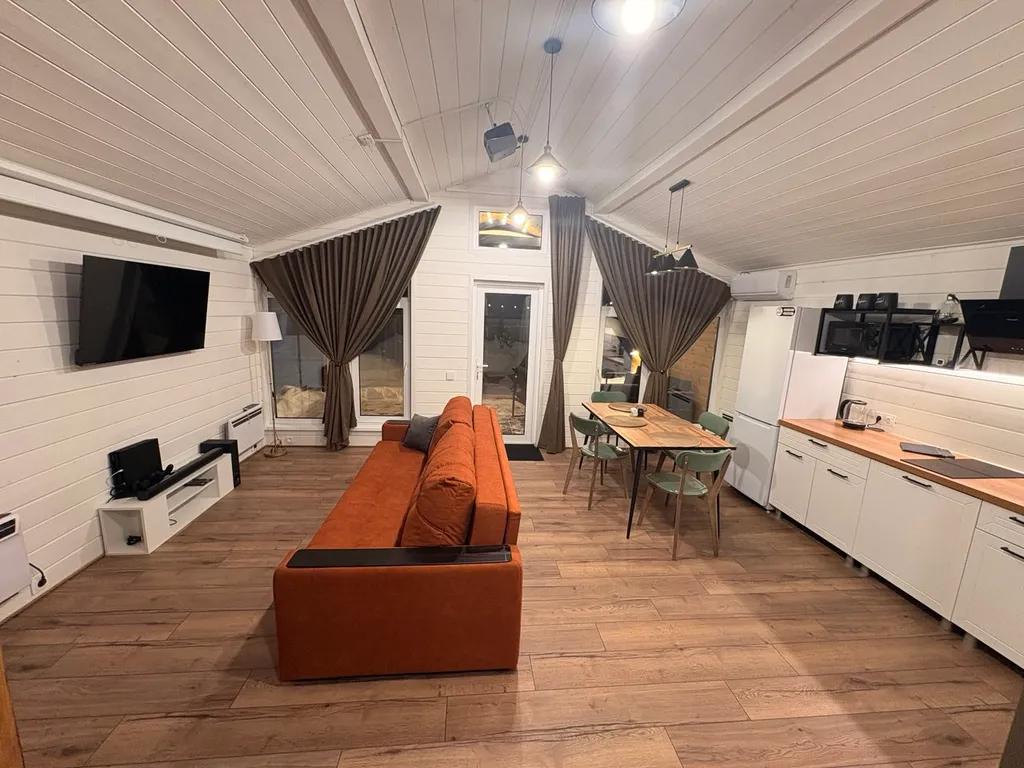 Домик в черте города Климовск