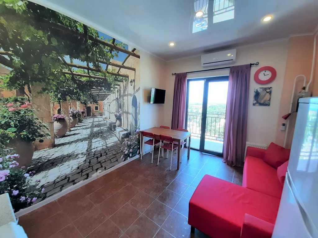 Большая квартира с видом на море