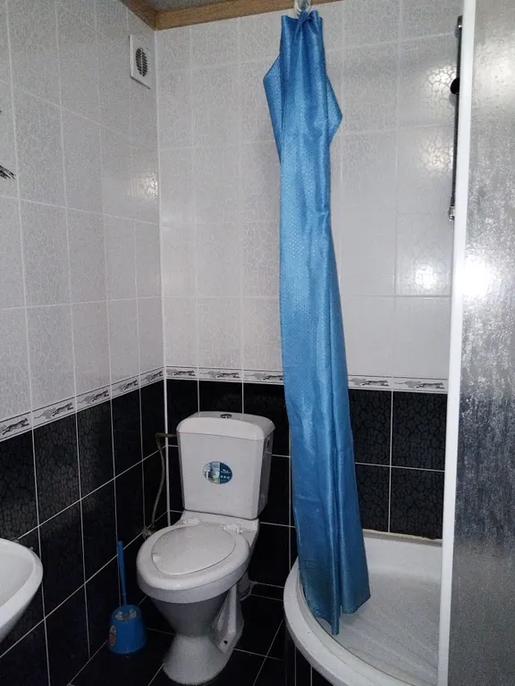 5ти местный двухкомнатный номер с балконом в гостевом доме с бассейном