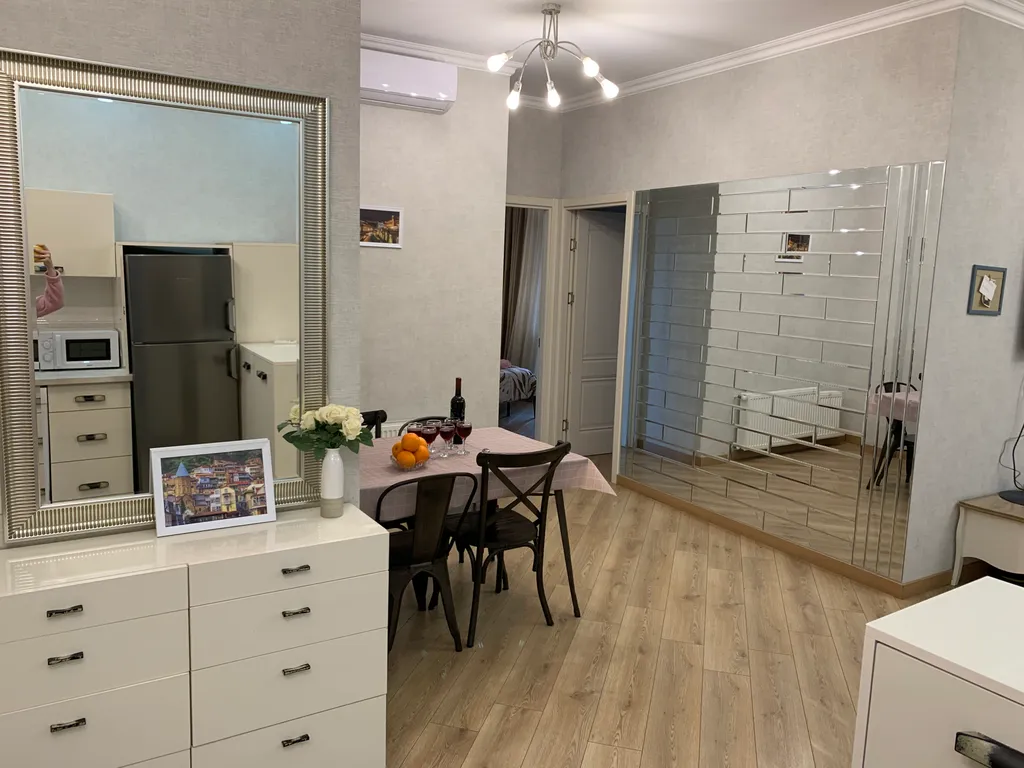 Трёхкомнатная квартира с 2 отдельными спальнями в самом центре тбилиси