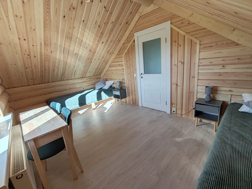 Загородный дом с видом на озеро