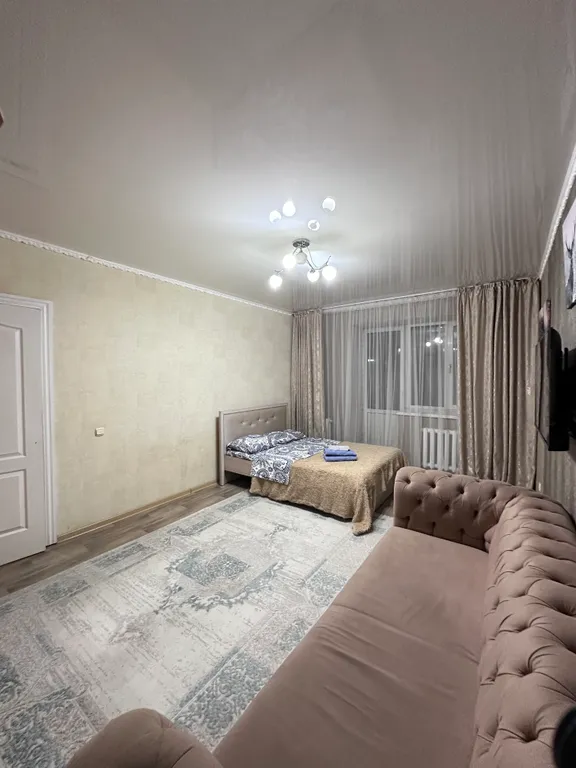 Просторная рядом с рекой и лесом