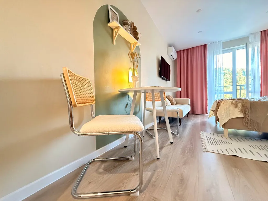 Уютная студия с прекрасным видом на горы.