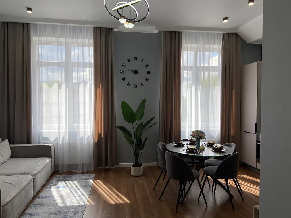 Комфортная квартира с высокими потолками около Корстона