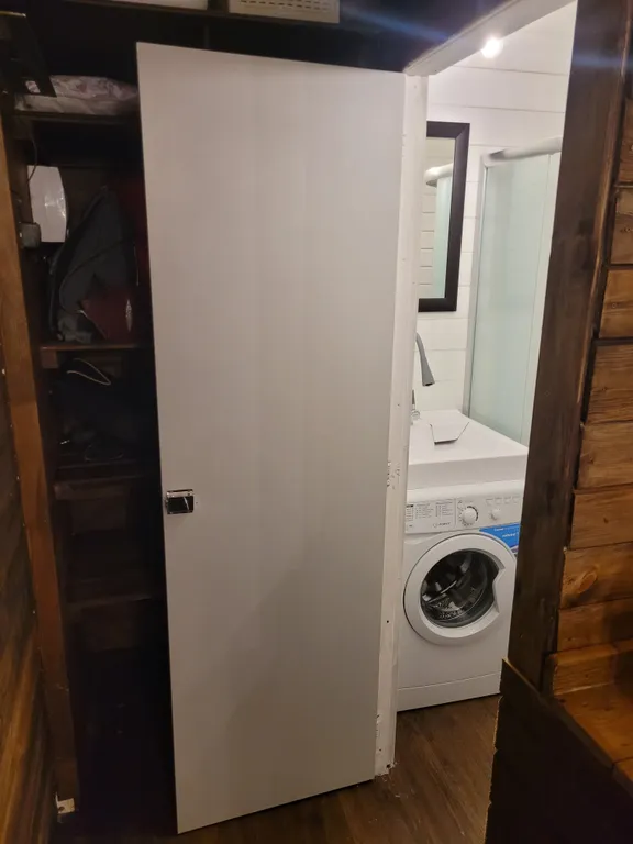 Домик у снежных вершин