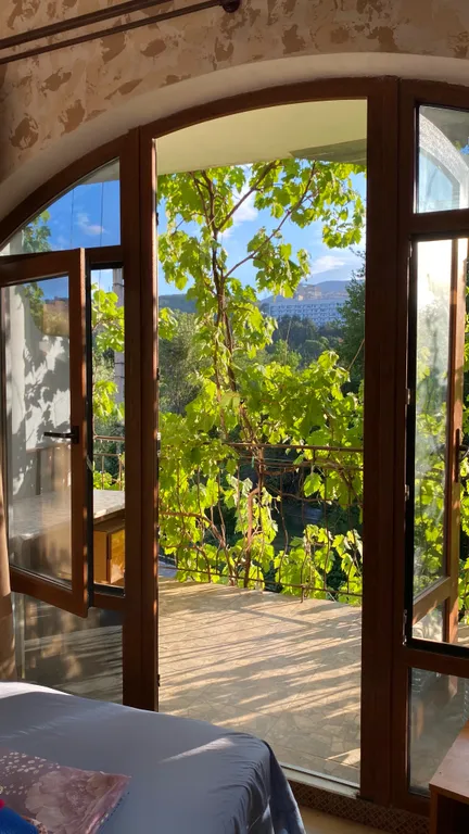 Квартира Студия с балконом — аренда посуточно в Алушта