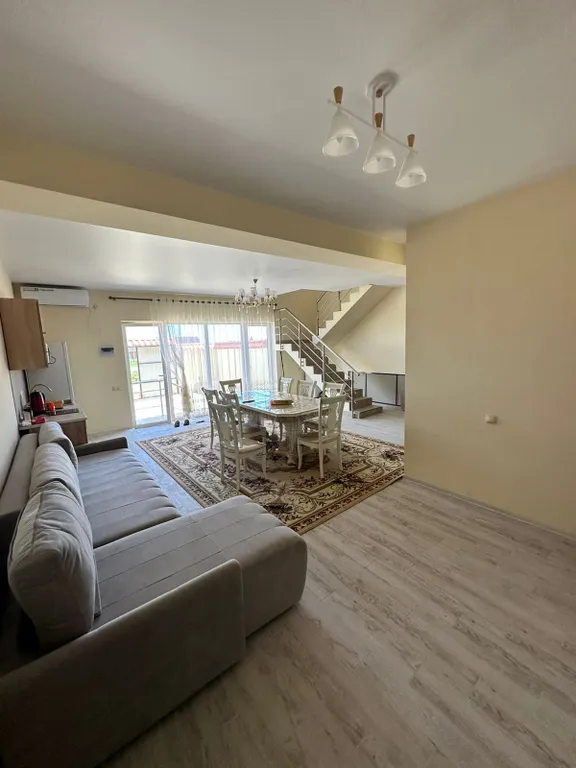 Комфортабельный таун у берега Каспийского моря