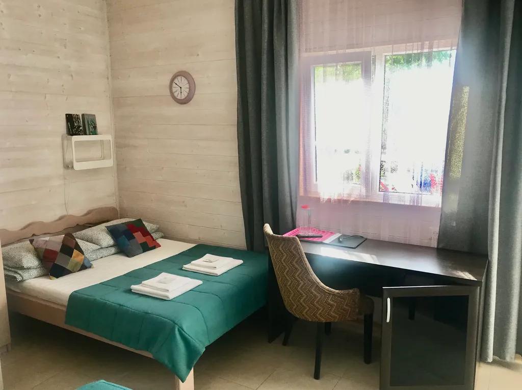 Четырёхместный номер, с видом во двор