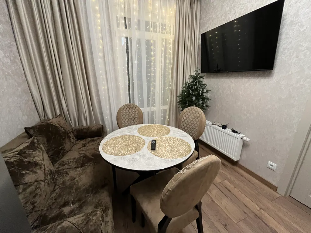 Видовая на озеро и город уютная квартира