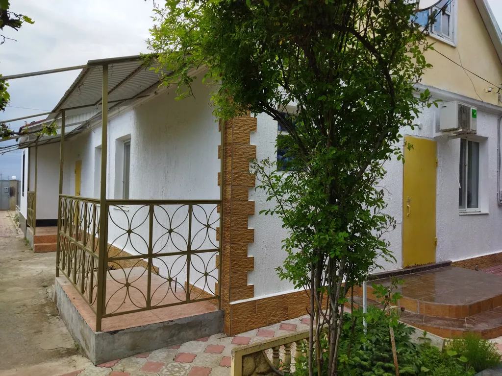 Домик на море