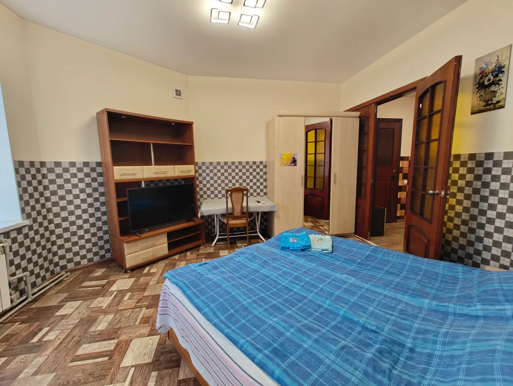 Большая двухкомнатная квартира в центре