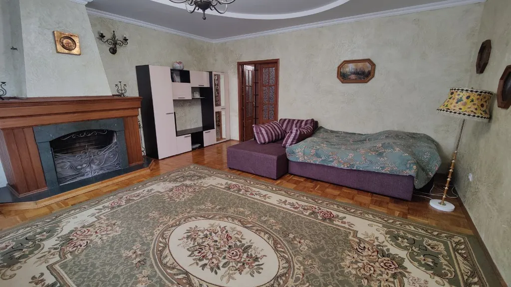 Частный дом с территорией и выходом в лес