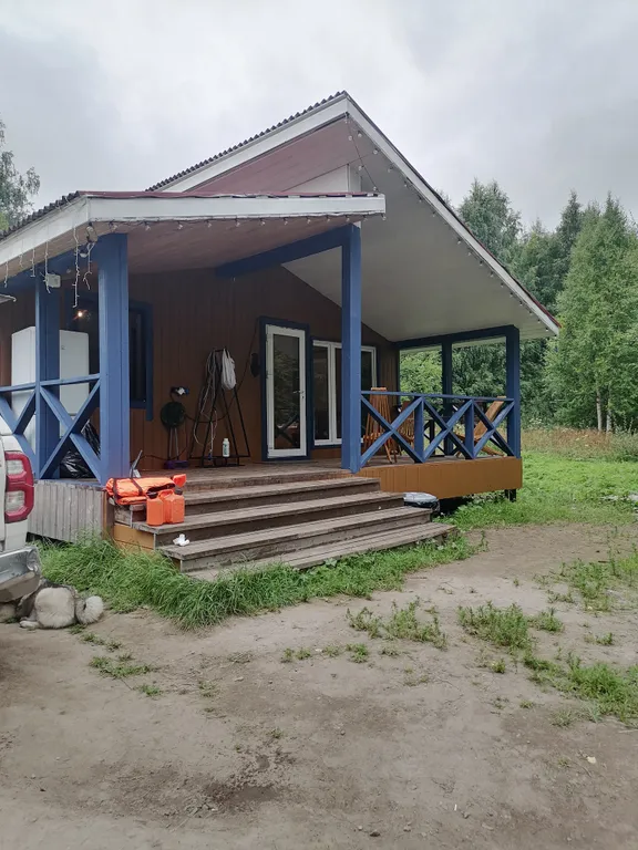 Дом прямо на берегу Беломоро-Балтийского канала "Дикая клюква"